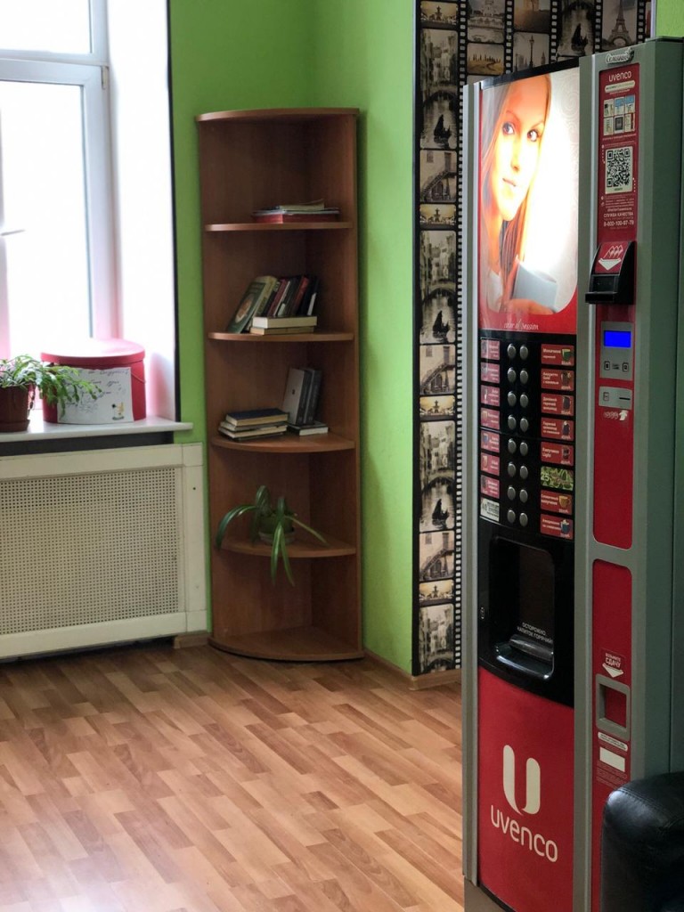 Торговый автомат (закуски), Хостел Hotelhot Гостиный дом на Невском