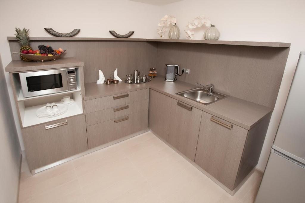 Студио (Номер-студио с доступом в акватермальный комплекс - ул. Право-Булачная, 49), Спа-отель Luciano Residence Spa