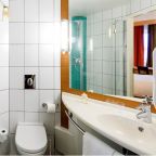 Ванная комната в номере отеля Ibis Калининград Центр
