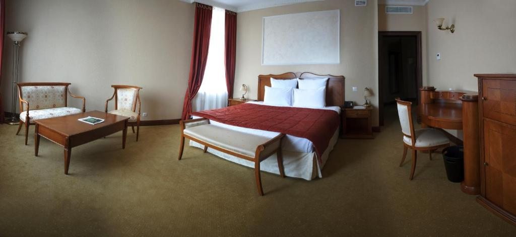 Двухместный (Улучшенный двухместный номер с 1 кроватью) отеля Яр на Красной Площади, Оренбург
