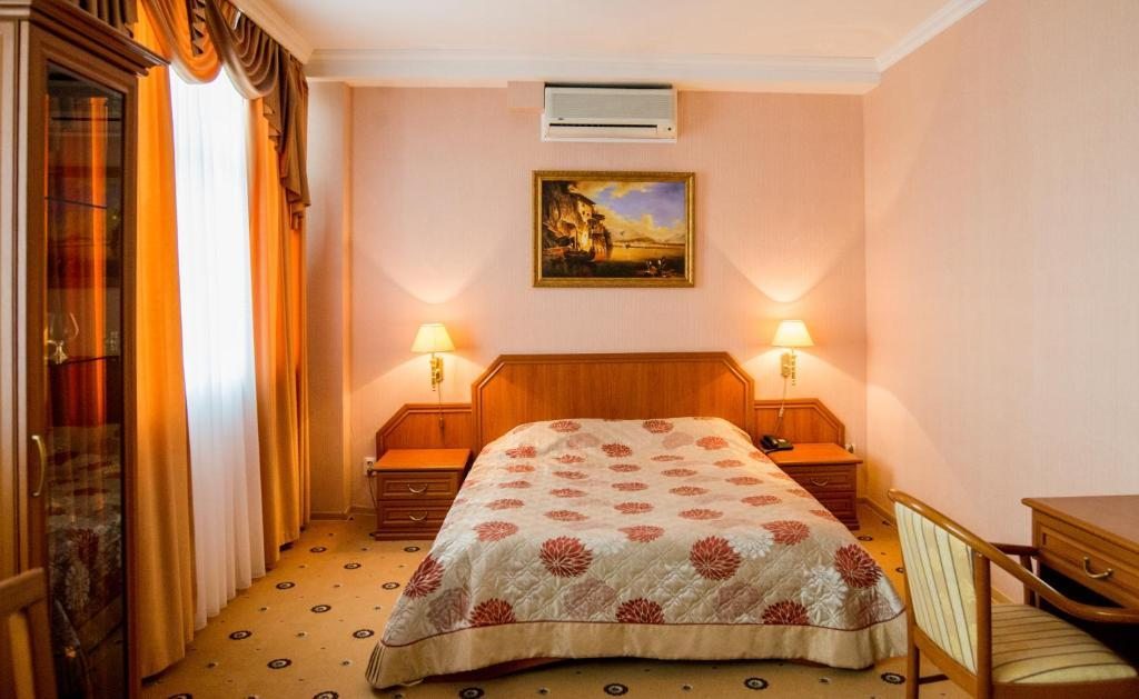 Двухместный (Улучшенный двухместный полулюкс с 1 кроватью) отеля Профит, Тула