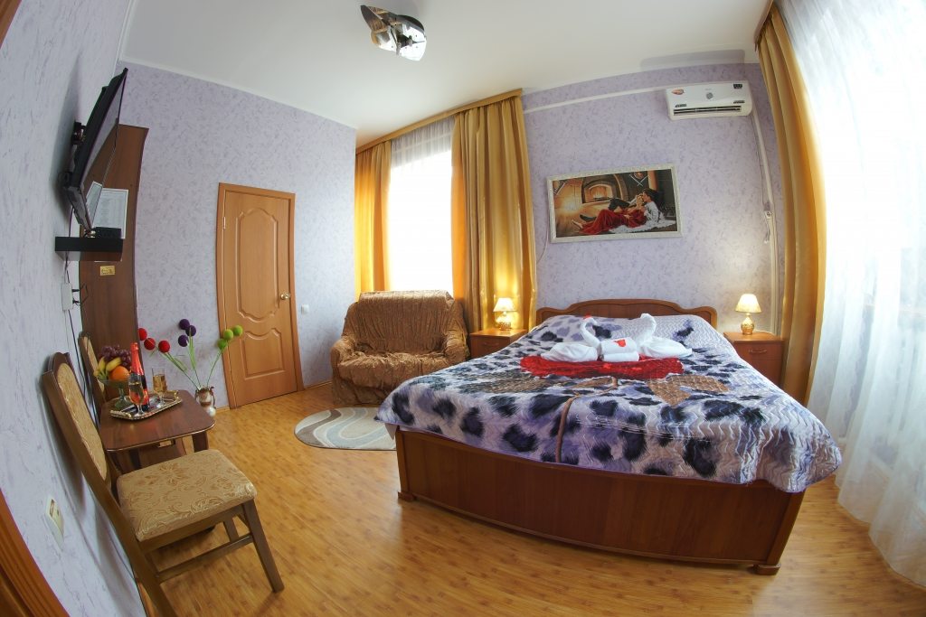 Двухместный (Комфорт, С 1 кроватью) отеля Императрица, Краснодар