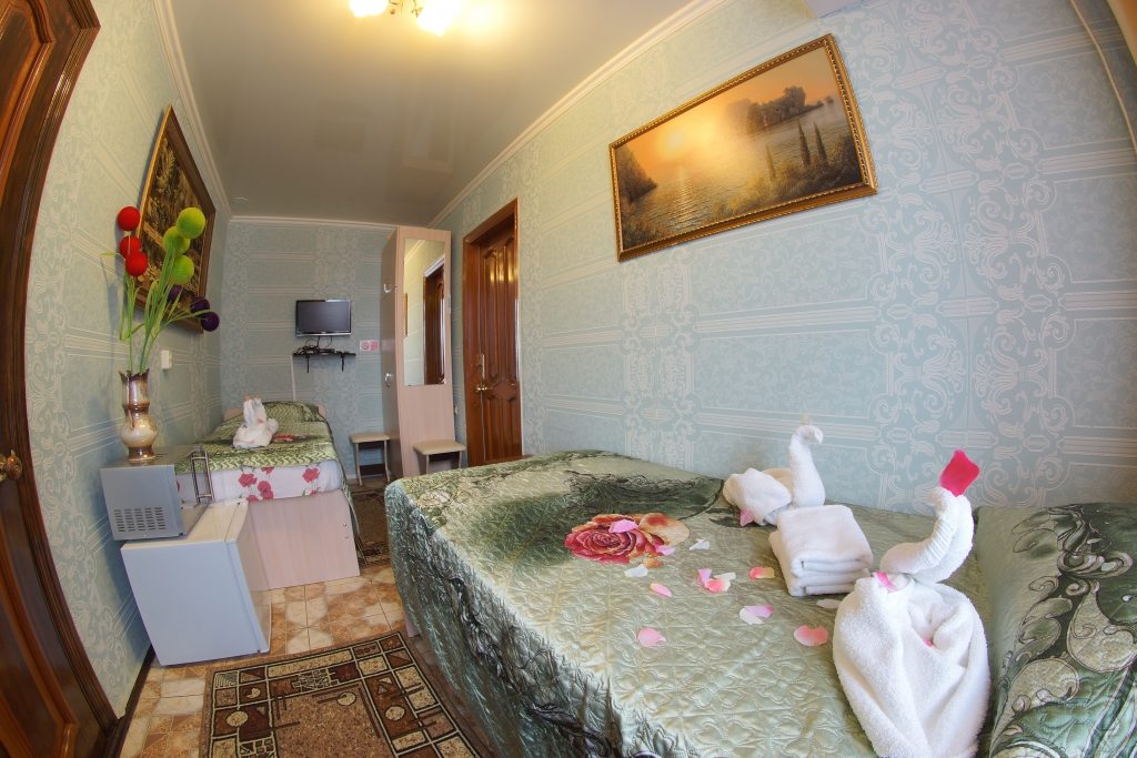 Двухместный (Стандарт, С 2 отдельными кроватями) отеля Императрица, Краснодар