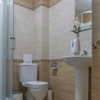 De Luxe, Отель Green Wood