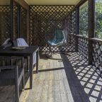 De Luxe, Отель Green Wood