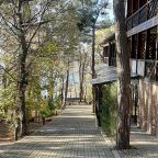 Своя ухоженная территория, Отель Green Wood