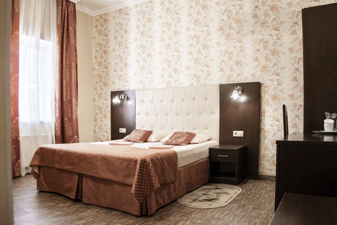 Двухместный (Двухместный номер с 1 кроватью или 2 отдельными кроватями и дополнительной кроватью) мини-отеля Strass, Геленджик