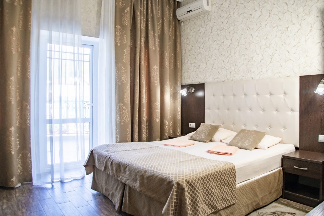 Двухместный (Двухместный номер с 1 кроватью или 2 отдельными кроватями и террасой) мини-отеля Strass, Геленджик