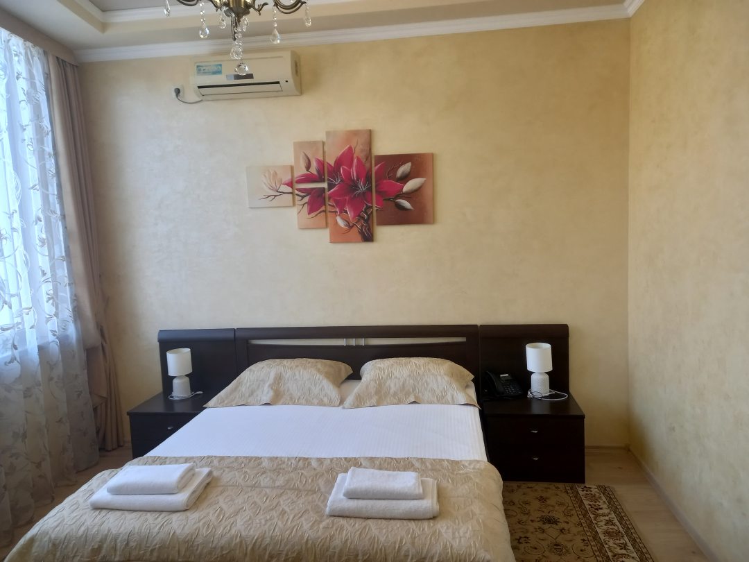 Двухместный (Стандарт, С боковым видом на море, Без балкона) гостиницы VK-Hotel-Royal, Алушта