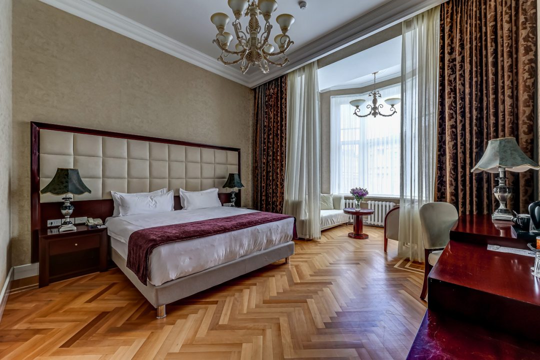 De Luxe (Делюкс с эркером) отеля Akyan, Санкт-Петербург