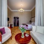 De Luxe (С эркером), Отель Akyan