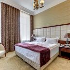 Площадь номер составляет 16м2.