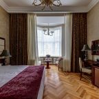 De Luxe (С эркером), Отель Akyan