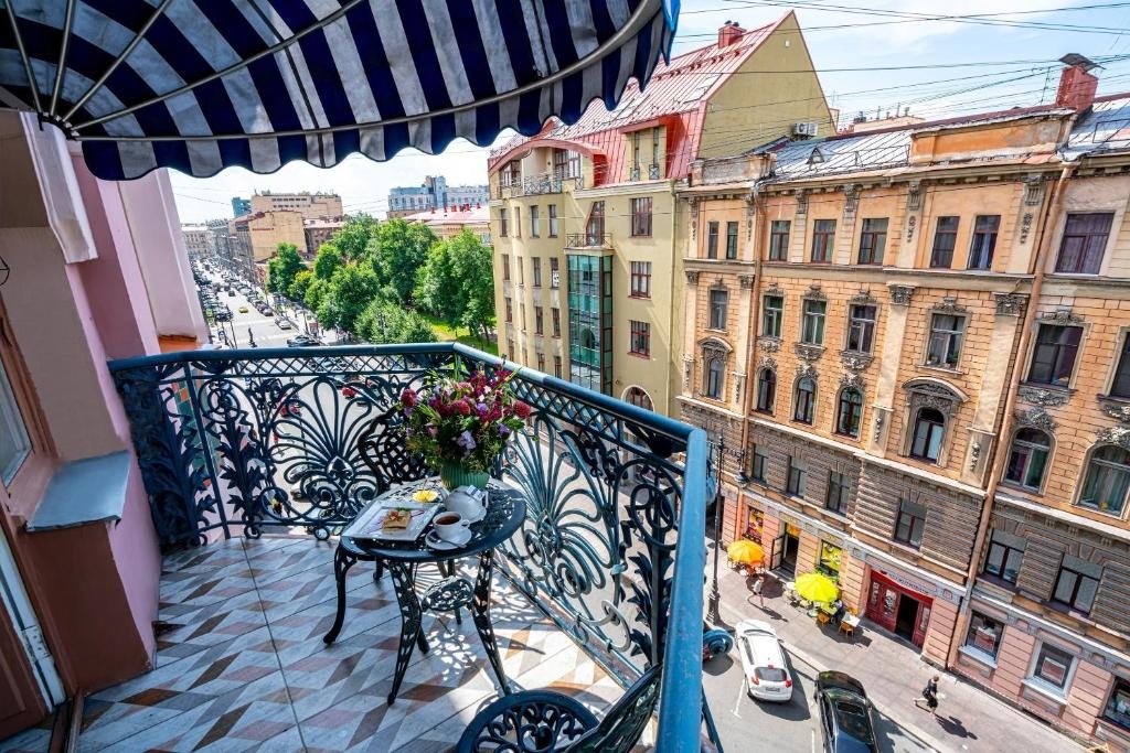 Двухместный (Делюкс с балконом) отеля Akyan, Санкт-Петербург