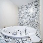 Гидромассажная ванна/джакузи, Гостиница Кутузов