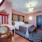 Сьюит (Люкс с видом на улицу или во внутренний двор), Отель Dom Boutique Hotel