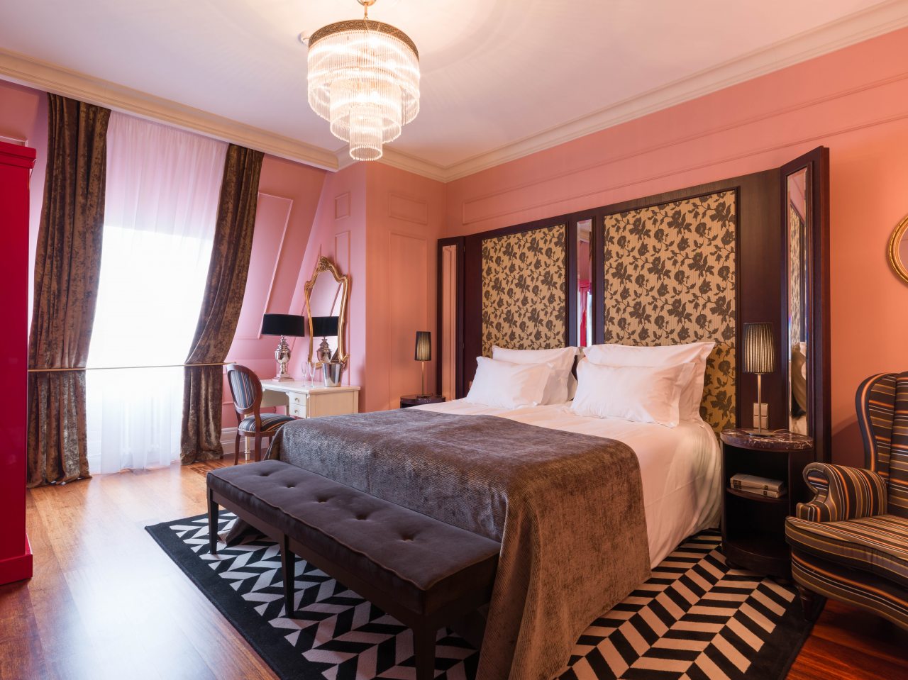 Двухместный (Улучшенный двухместный номер с 1 кроватью и видом во внутренний двор) отеля Dom Boutique Hotel, Санкт-Петербург