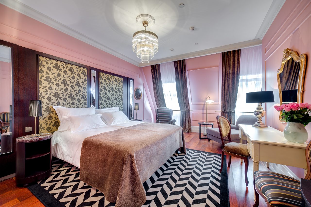 Двухместный (Улучшенный двухместный номер с 1 кроватью и видом на улицу) отеля Dom Boutique Hotel, Санкт-Петербург