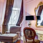 Двухместный (Улучшенный с 1 кроватью и видом на улицу), Отель Dom Boutique Hotel