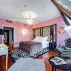 Двухместный (Улучшенный с 1 кроватью и видом на улицу), Отель Dom Boutique Hotel