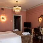 Двухместный (Улучшенный с 1 кроватью и видом на улицу), Отель Dom Boutique Hotel