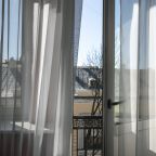 Двухместный (Улучшенный с 1 кроватью и видом на улицу), Отель Dom Boutique Hotel