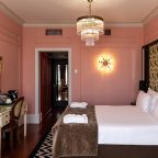 Двухместный (Улучшенный с 1 кроватью и видом на улицу), Отель Dom Boutique Hotel