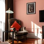 Двухместный (Улучшенный с 1 кроватью и видом на улицу), Отель Dom Boutique Hotel