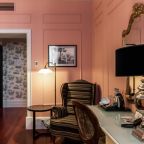 Двухместный (Улучшенный с 1 кроватью и видом на улицу), Отель Dom Boutique Hotel