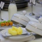 Завтрак по типу "Шведский стол" сервируется в ресторане "Штакеншнейдер".
