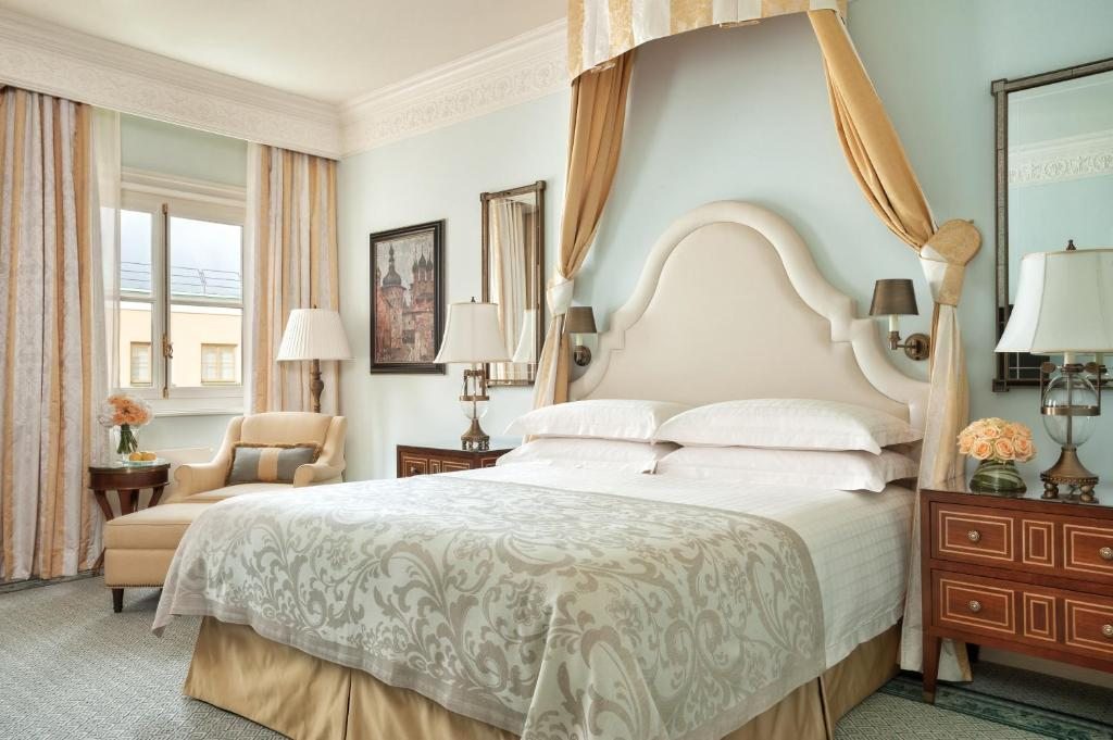 Двухместный (Номер «Премиум» с кроватью размера «king-size») отеля Four Seasons Lion Palace, Санкт-Петербург