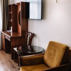 Двухместный (Улучшенный с 1 кроватью и диваном), Отель Лампа