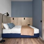 Двуспальная кровать