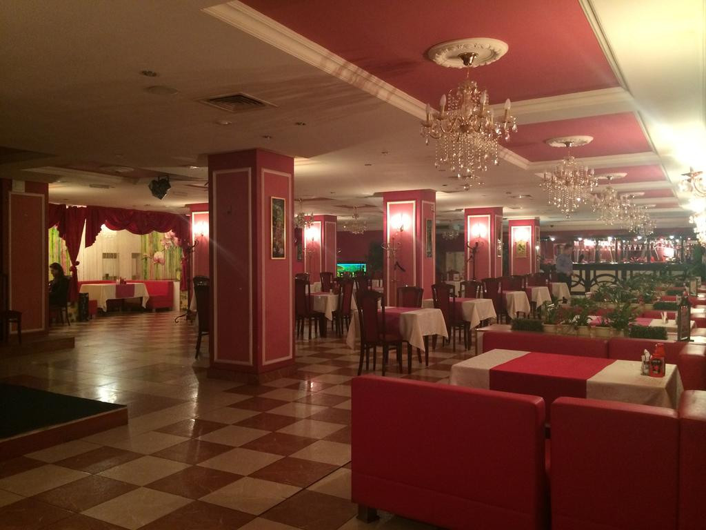 Ресторан в гостинице Лаки Старс, Москва. Гостиница Лаки Старс