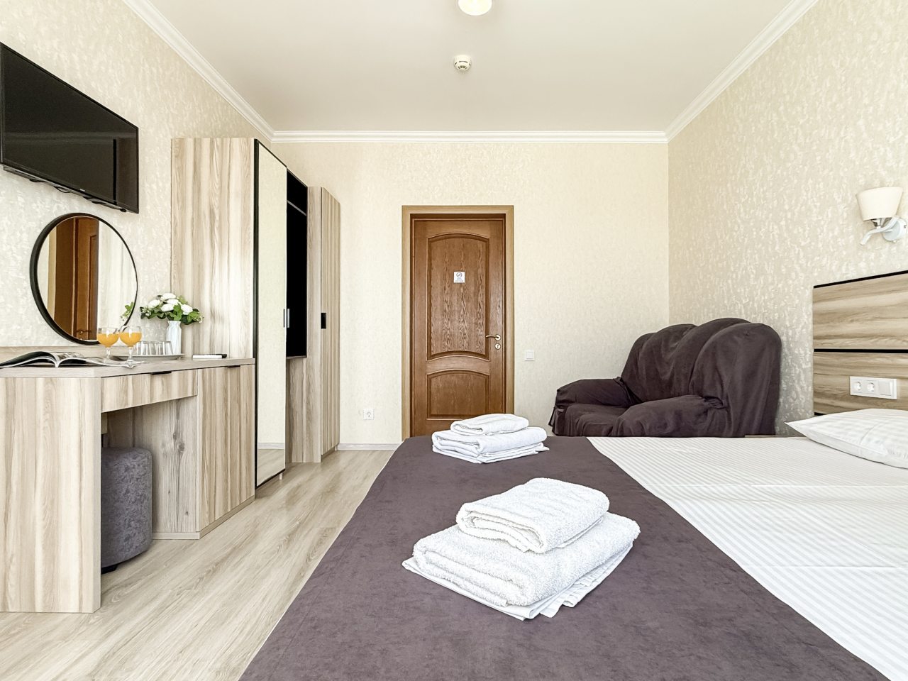 Трёхместный и более (С Балконом), Гостевой дом Ной +