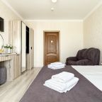 Трёхместный и более (С Балконом), Гостевой дом Ной +