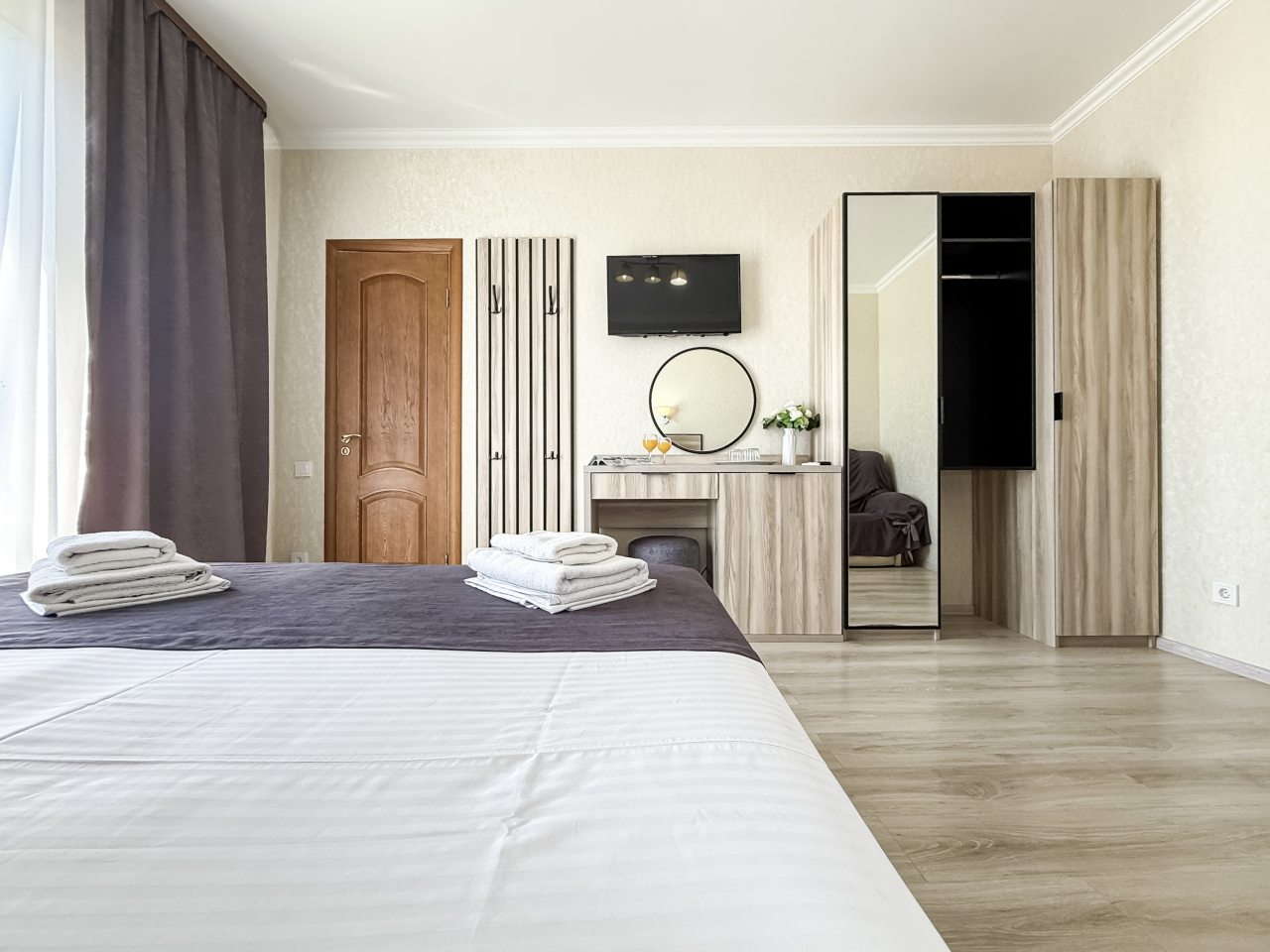 Трёхместный и более (С Балконом), Гостевой дом Ной +