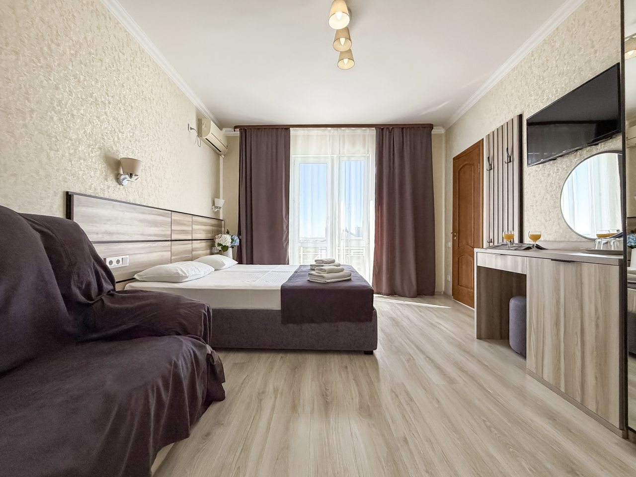 Трёхместный и более (С Балконом), Гостевой дом Ной +