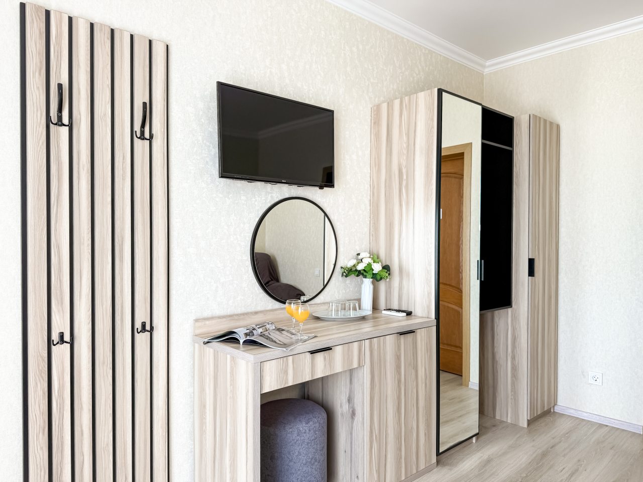 Трёхместный и более (С Балконом), Гостевой дом Ной +