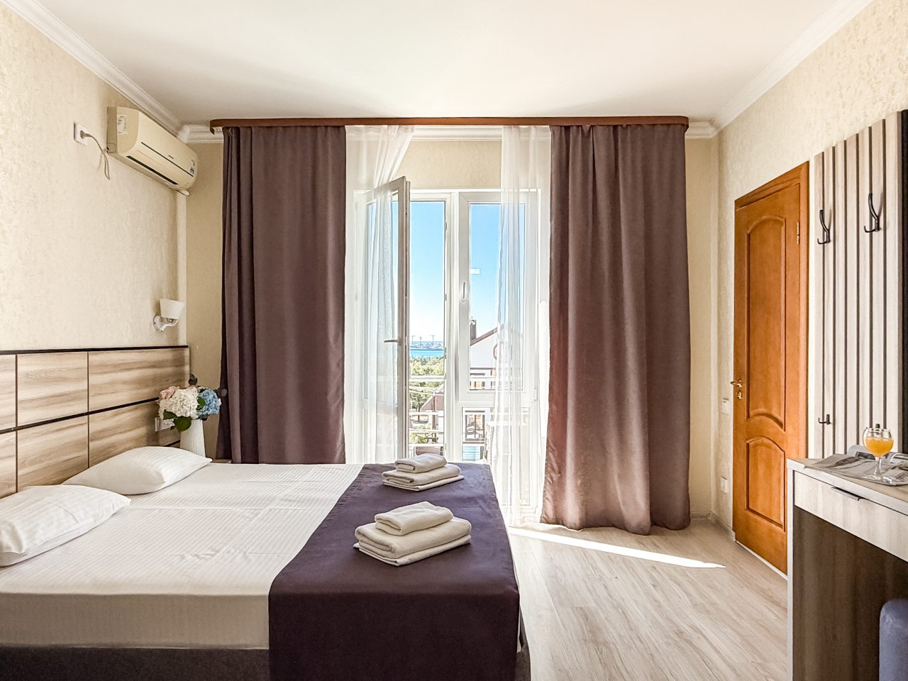 Трёхместный и более (С Балконом), Гостевой дом Ной +