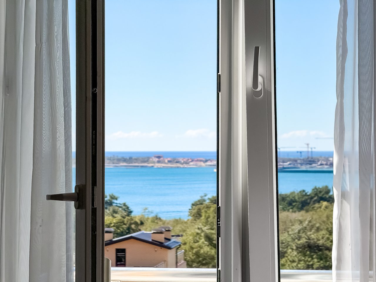 Трёхместный и более (С Балконом), Гостевой дом Ной +