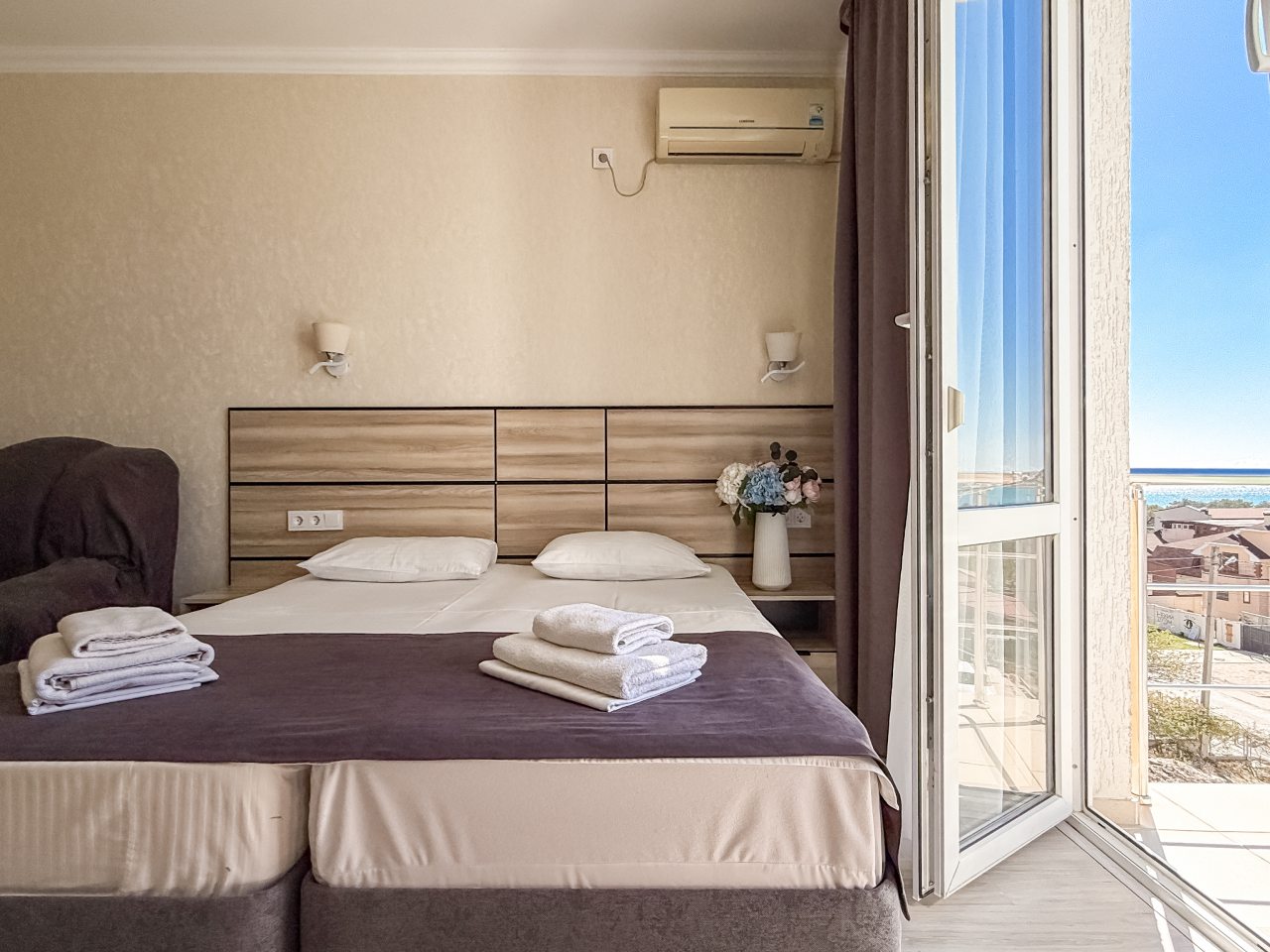 Трёхместный и более (С Балконом), Гостевой дом Ной +