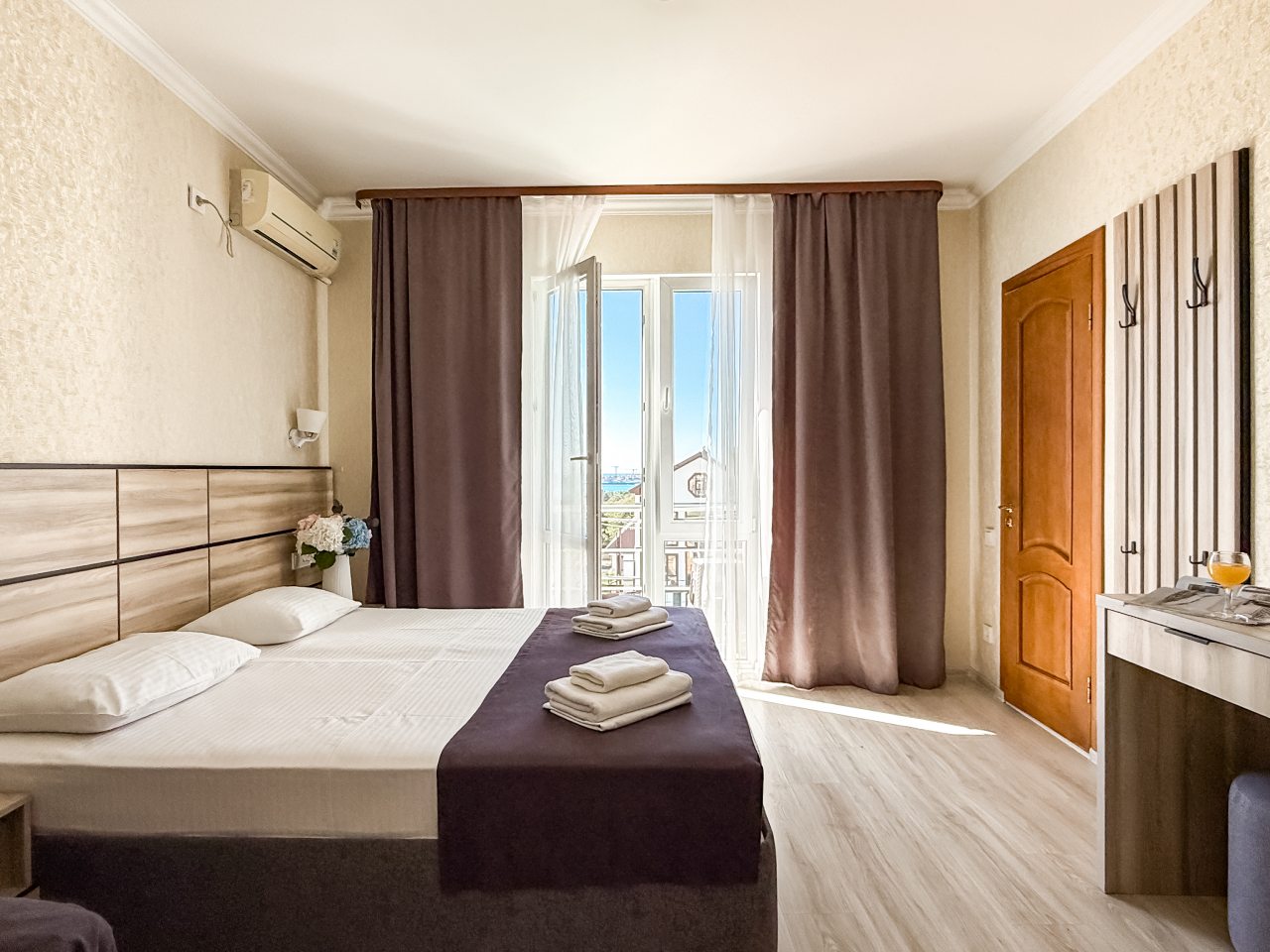 Трёхместный и более (С Балконом), Гостевой дом Ной +