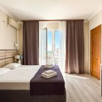 Трёхместный и более (С Балконом), Гостевой дом Ной +