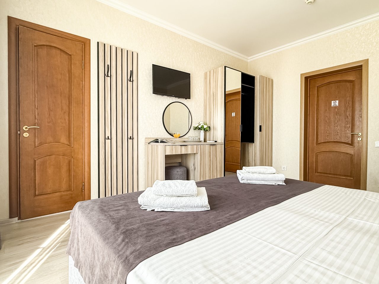 Трёхместный и более (С Балконом), Гостевой дом Ной +