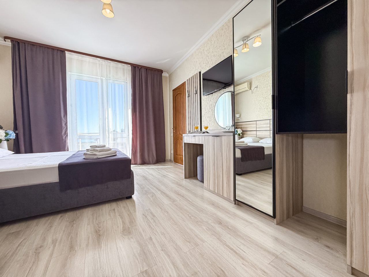 Трёхместный и более (С Балконом), Гостевой дом Ной +