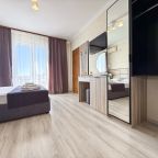 Трёхместный и более (С Балконом), Гостевой дом Ной +