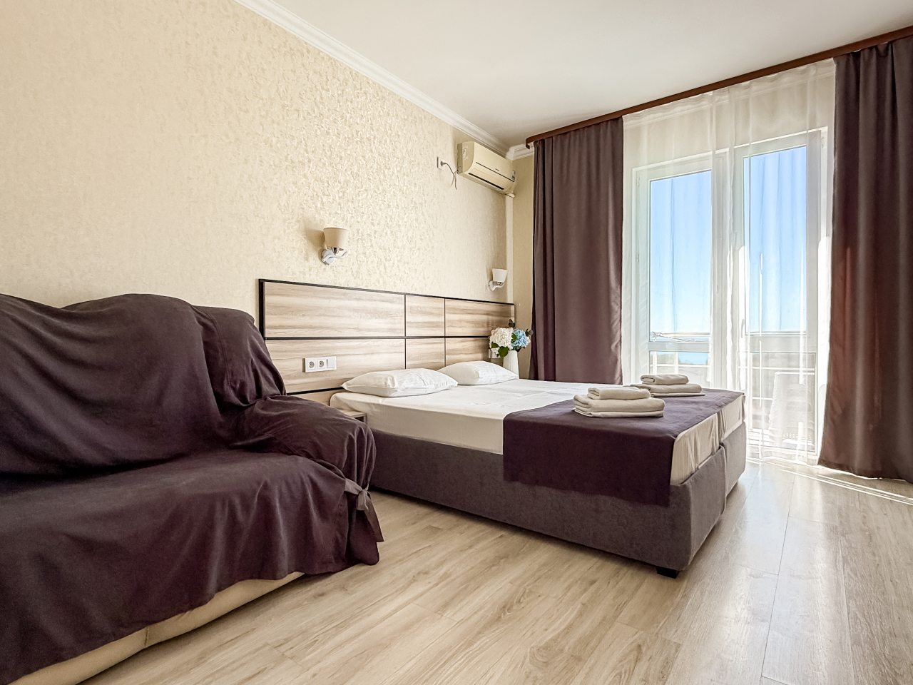 Трёхместный и более (С Балконом), Гостевой дом Ной +