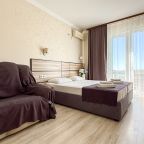 Трёхместный и более (С Балконом), Гостевой дом Ной +