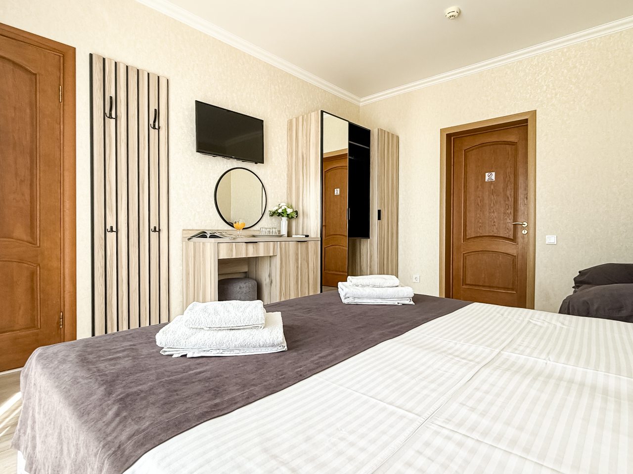 Трёхместный и более (С Балконом), Гостевой дом Ной +